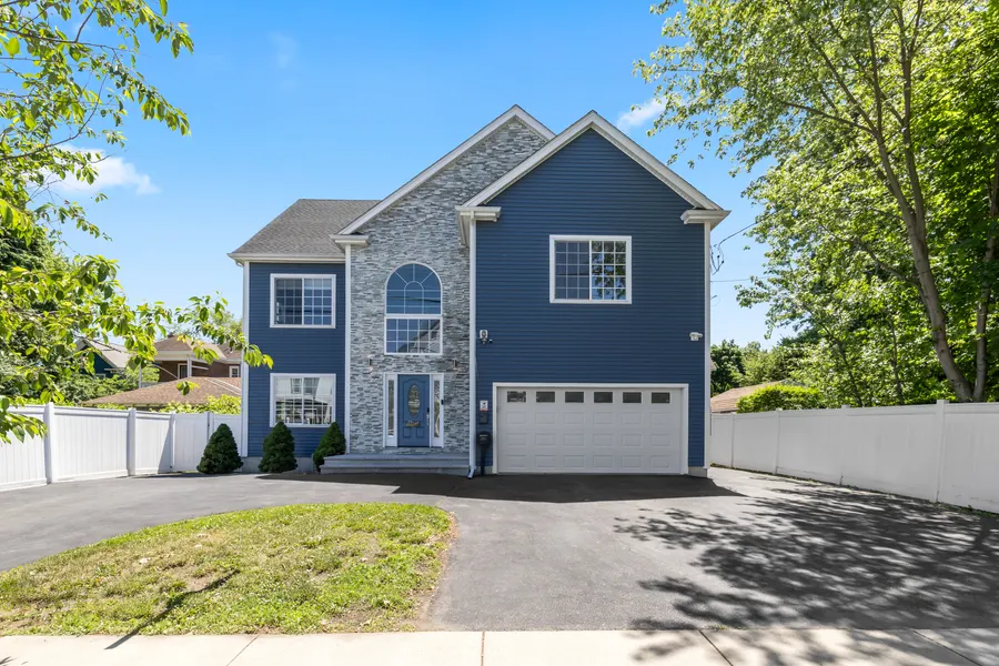 151 Washington St, Medford