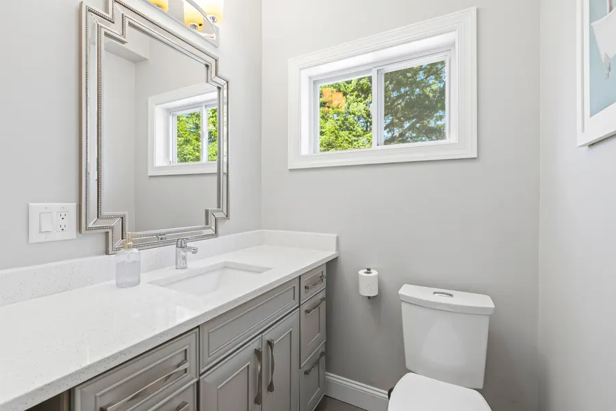 151 Washington St — photo 15 of 39