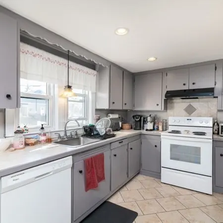 25-27 Thayer Place — photo 8 of 23