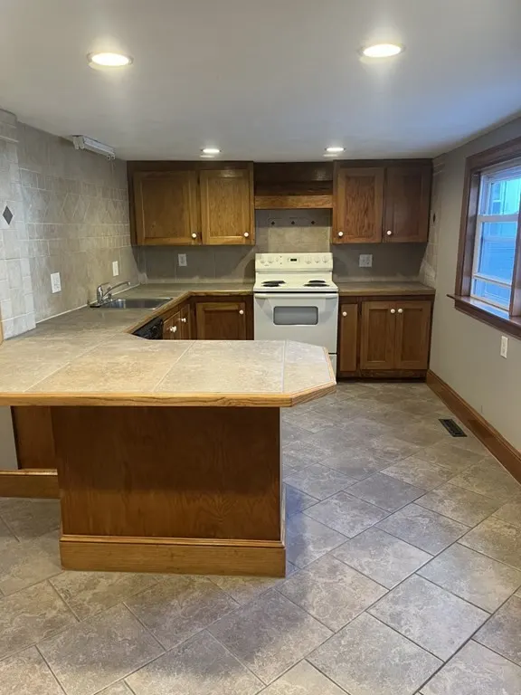 25-27 Thayer Place — photo 14 of 23
