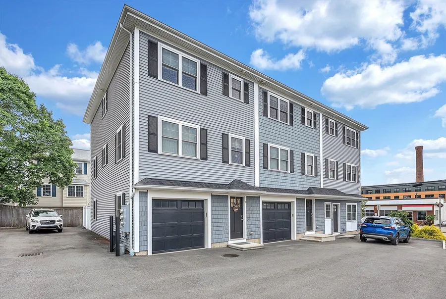 3 Lowell St U:1, Waltham