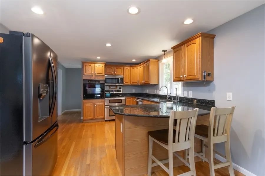 25 Calvin St — photo 4 of 40