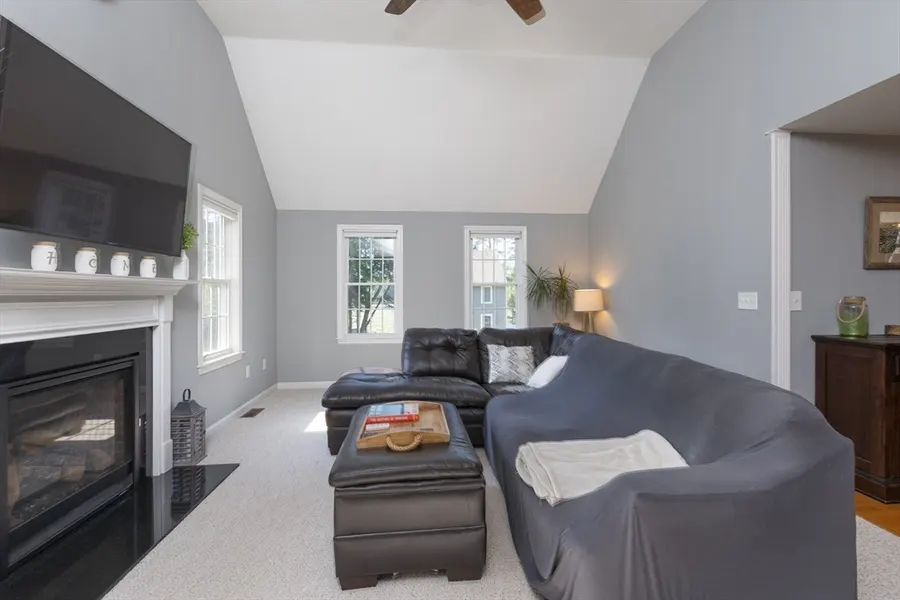 25 Calvin St — photo 7 of 40