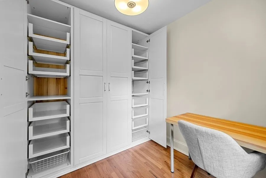 1495 Beacon St, Unit G — photo 4 of 31