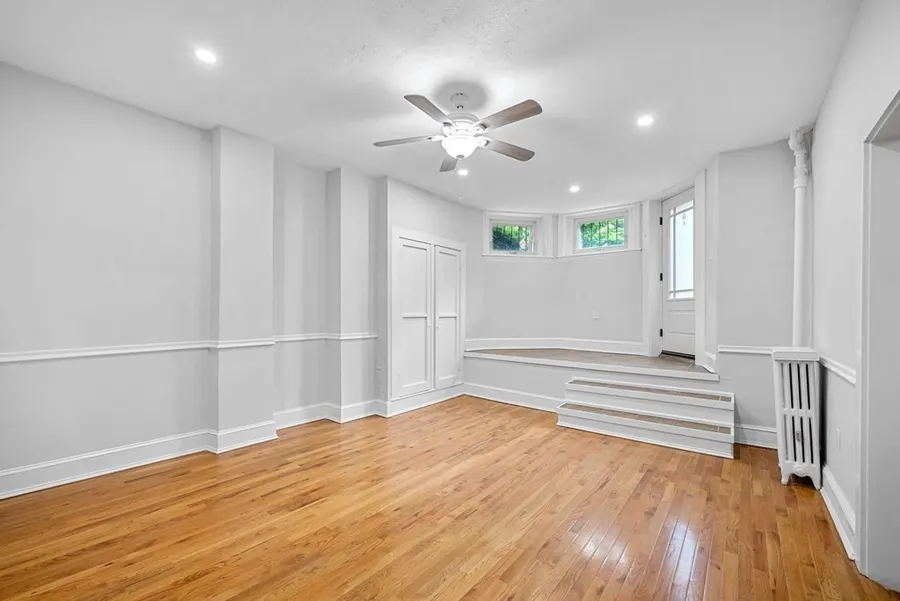 1495 Beacon St, Unit G — photo 8 of 31