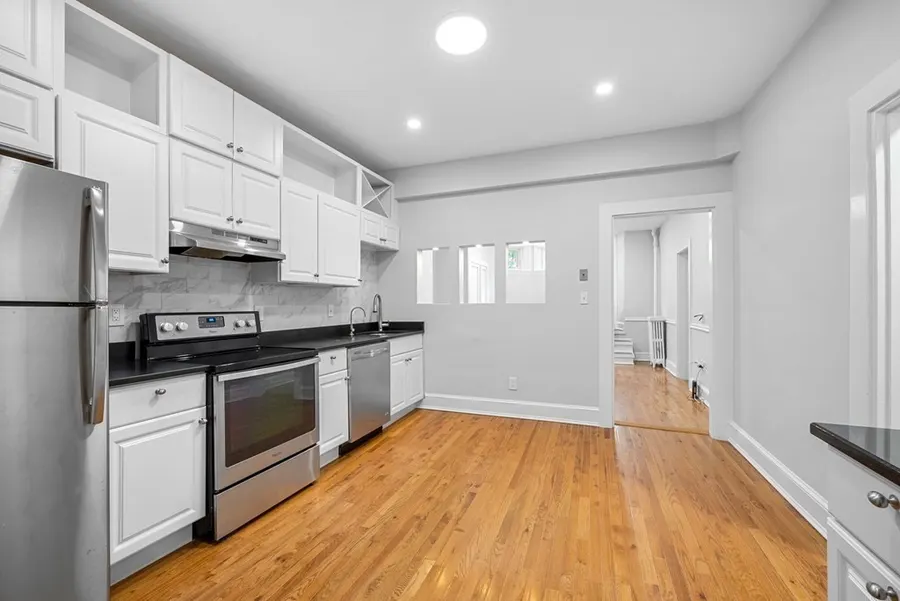 1495 Beacon St, Unit G — photo 11 of 31
