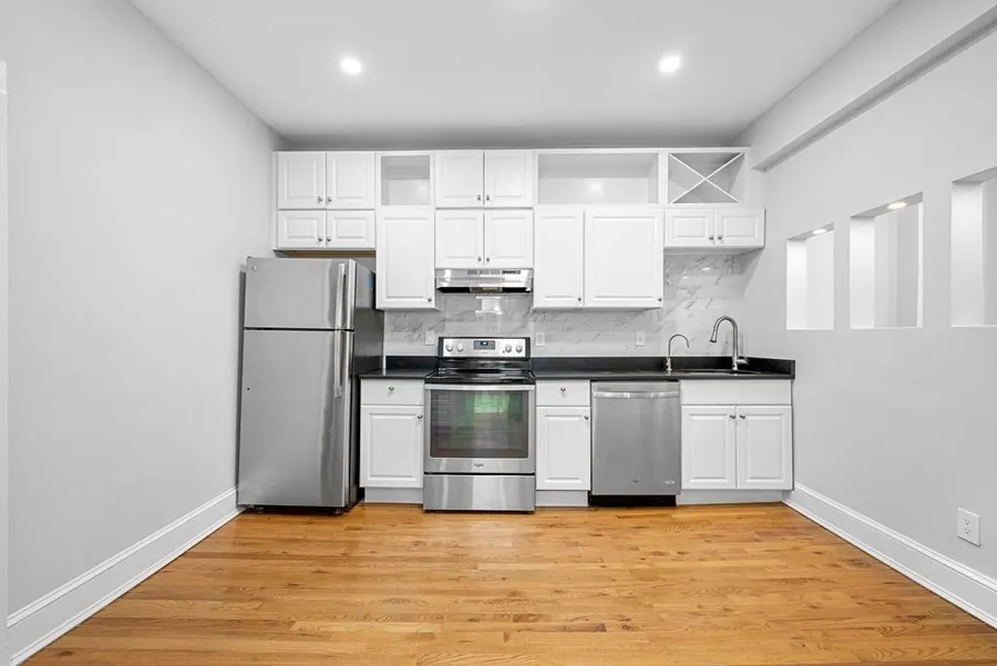 1495 Beacon St, Unit G — photo 13 of 31