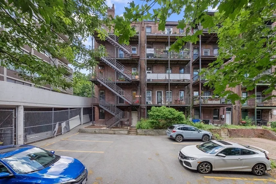 1495 Beacon St, Unit G — photo 24 of 31