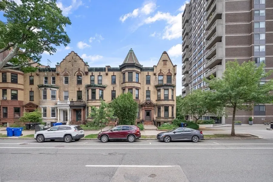 1495 Beacon St, Unit G — photo 26 of 31