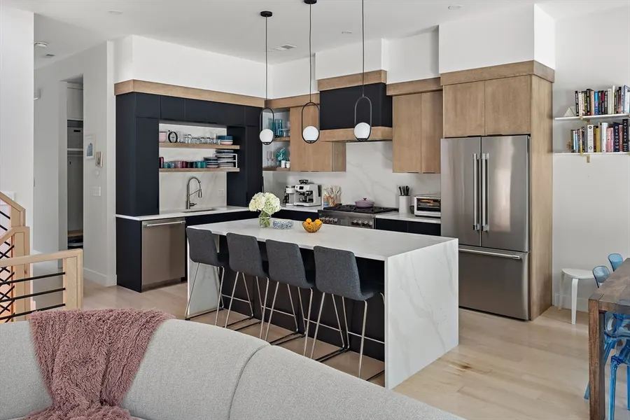 68-70 Washington St, Unit 70 — photo 3 of 32