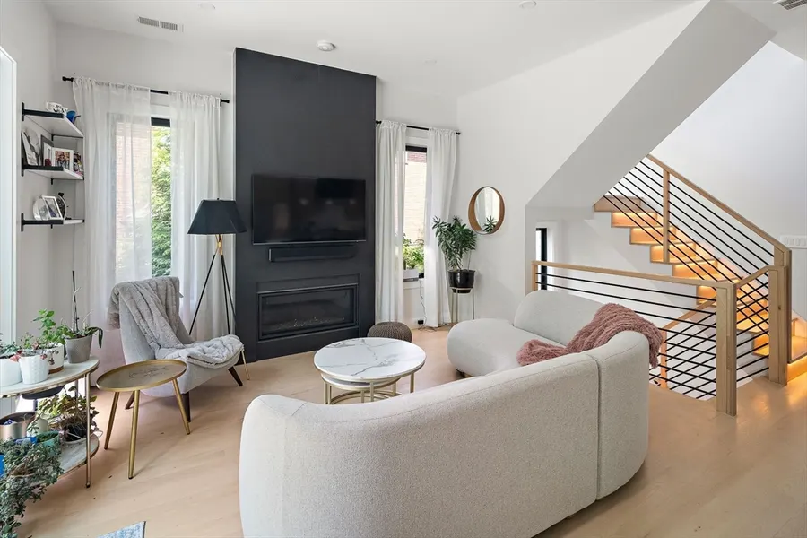 68-70 Washington St, Unit 70 — photo 13 of 32