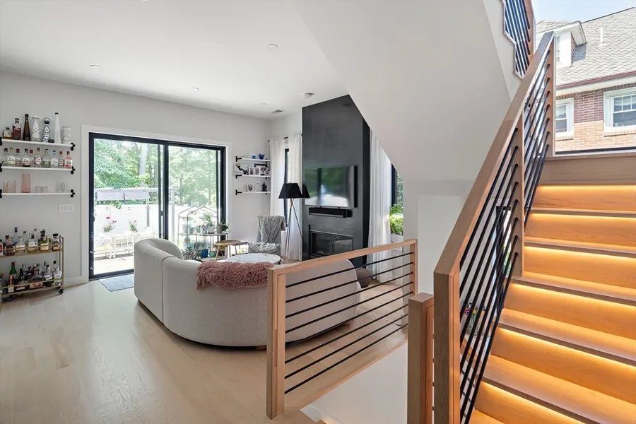 68-70 Washington St, Unit 70 — photo 14 of 32