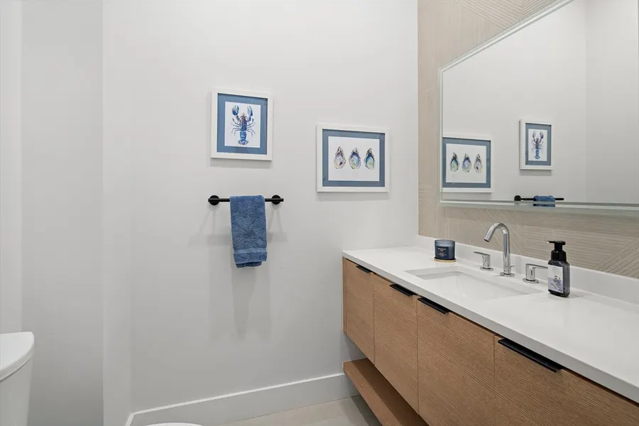 68-70 Washington St, Unit 70 — photo 15 of 32